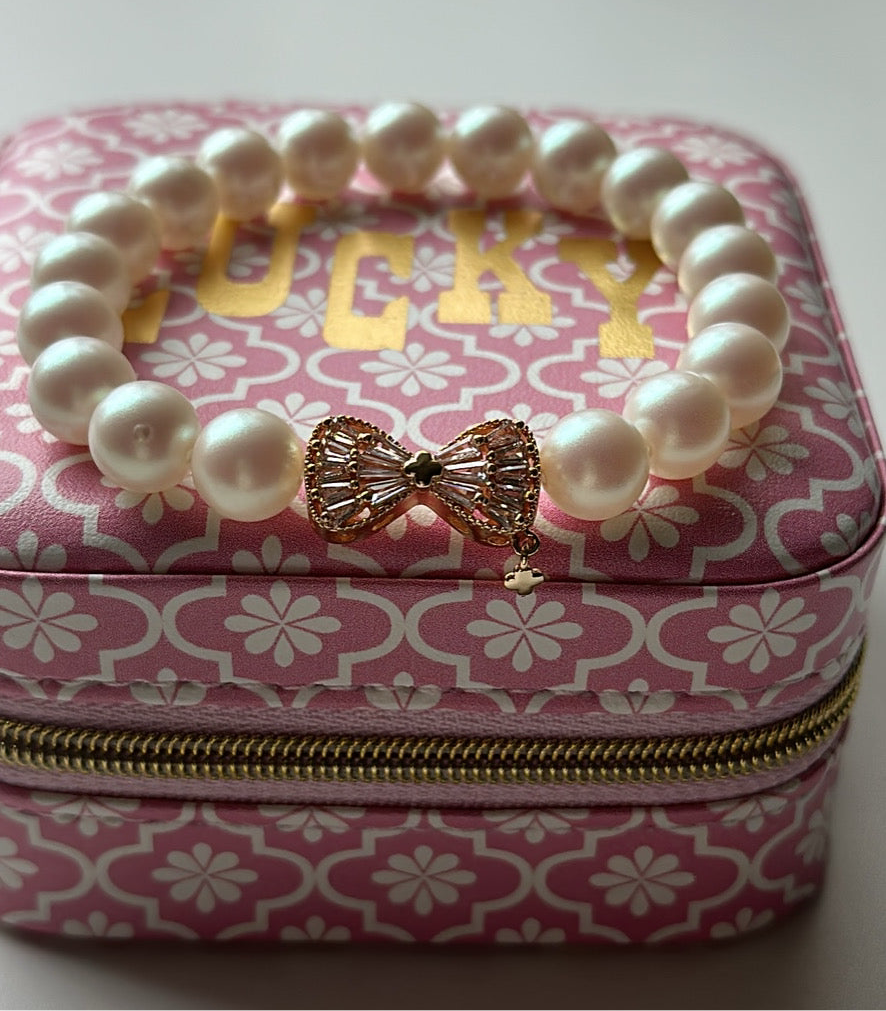 Bow Pearl Bracelet.